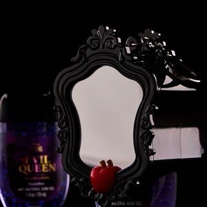 Bath and Body Works Evil Queen Mirror Light-Up
PocketBac Holder
